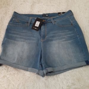 Fashion Nova plus size Jean shorts